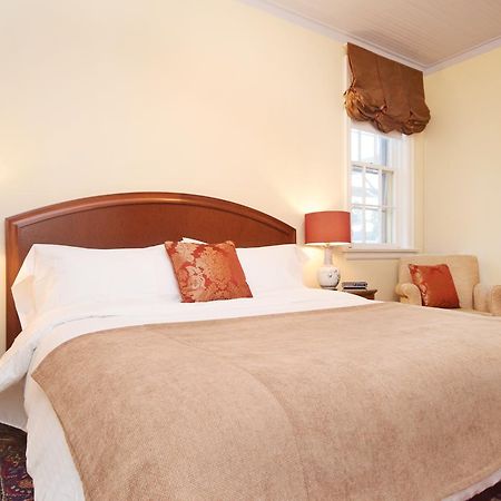 Готель Manoir Chamberland (Adults Only) Монтебелло Екстер'єр фото