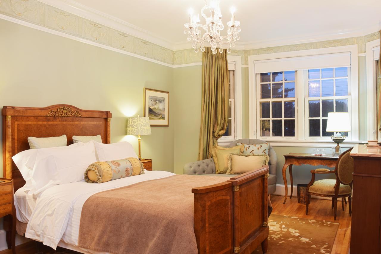 Готель Manoir Chamberland (Adults Only) Монтебелло Екстер'єр фото