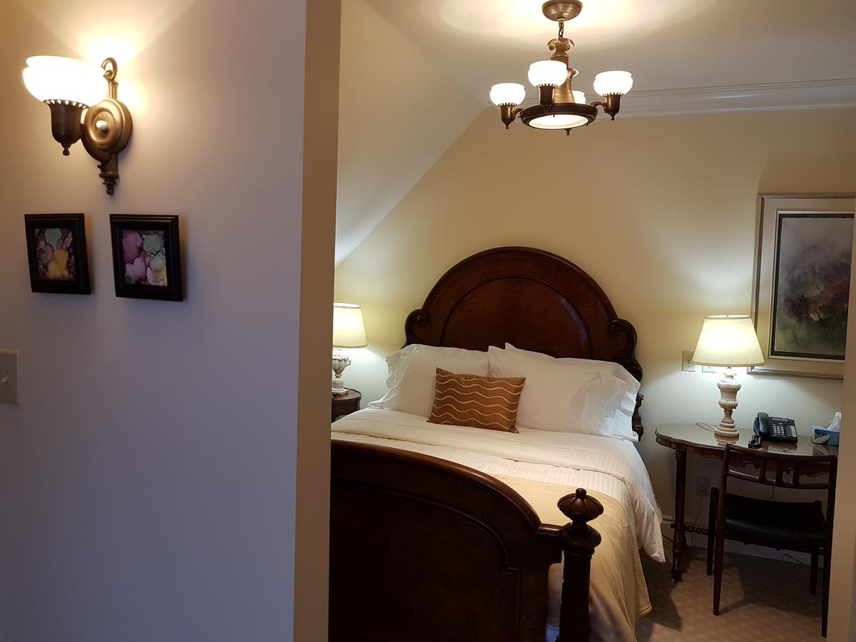 Готель Manoir Chamberland (Adults Only) Монтебелло Екстер'єр фото