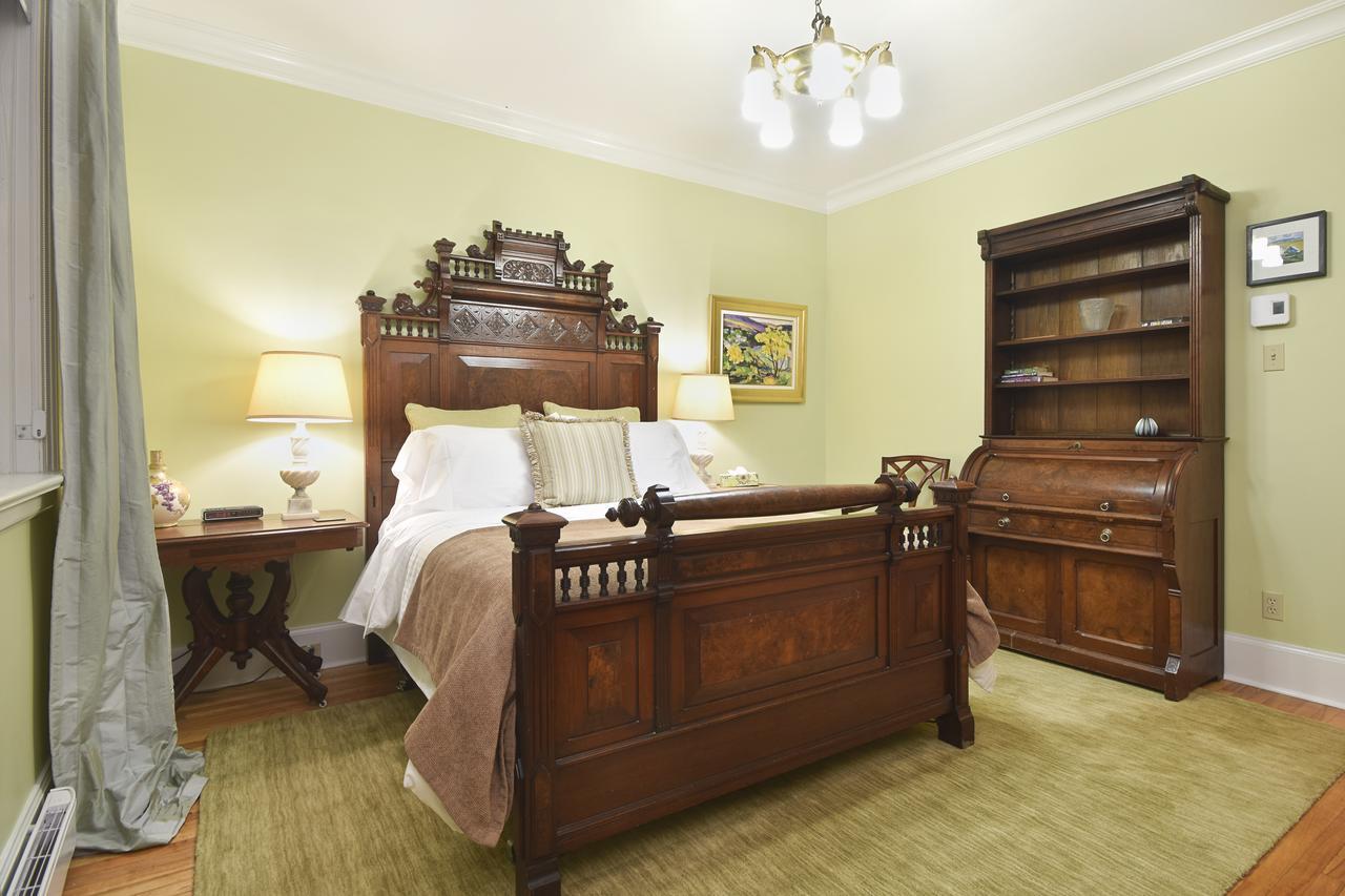 Готель Manoir Chamberland (Adults Only) Монтебелло Екстер'єр фото